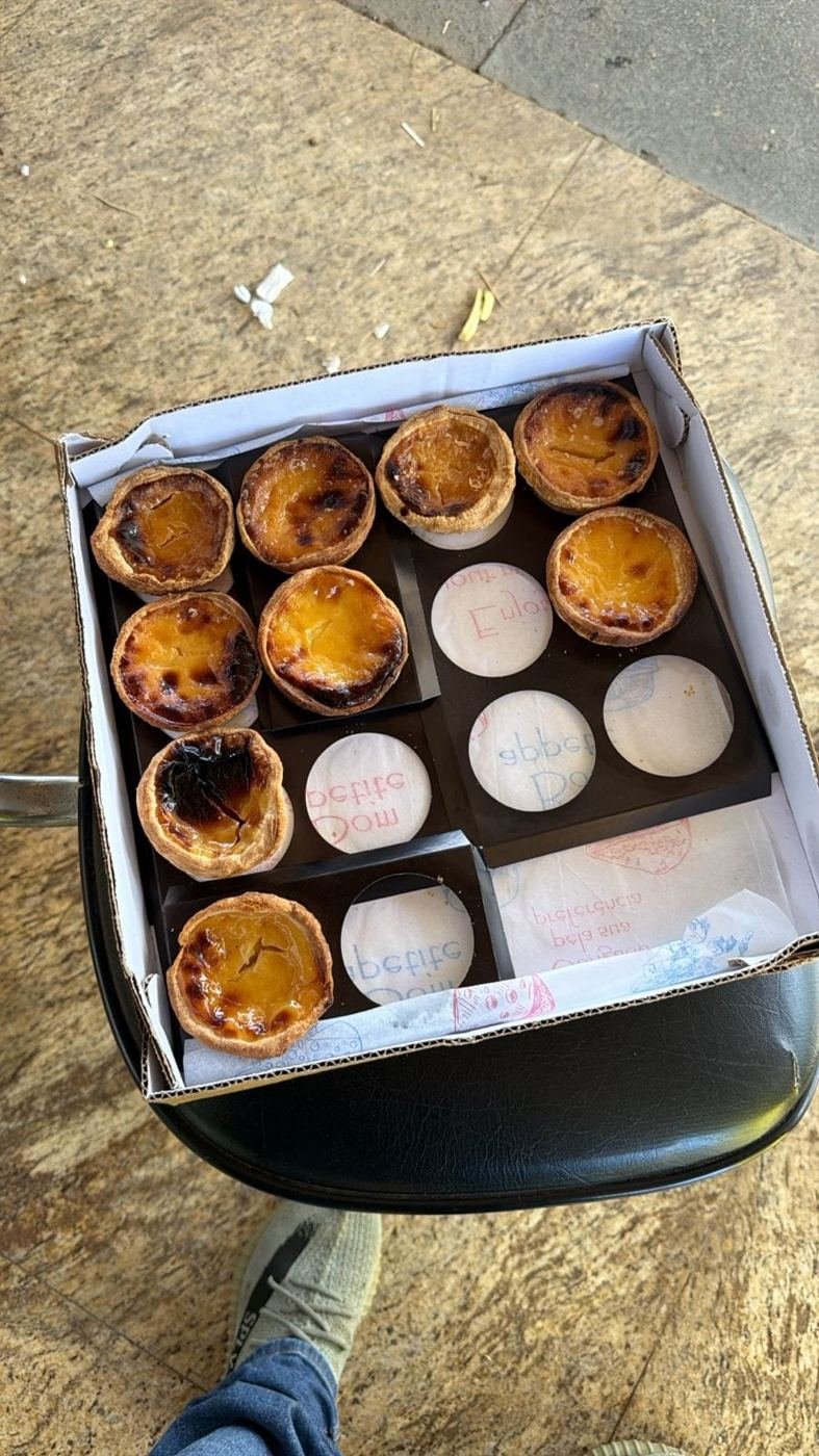 Caixa com pastéis de Belém